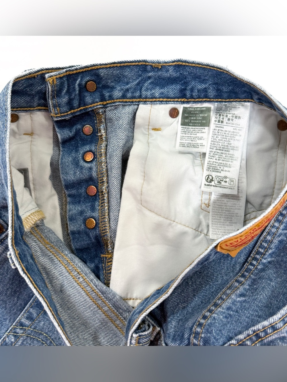 NWOT Levis Straight 501 Denim Jeans with Heart Embroidery | Size 28 - Picture 4 of 6